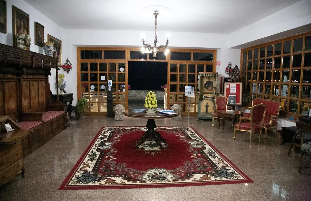 Hotel La Riva-1